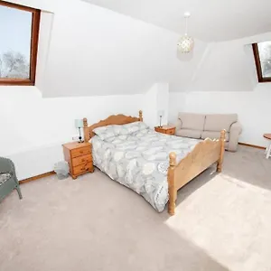  Holiday home The At Seaway's, Sleeps 11 + United Kingdom